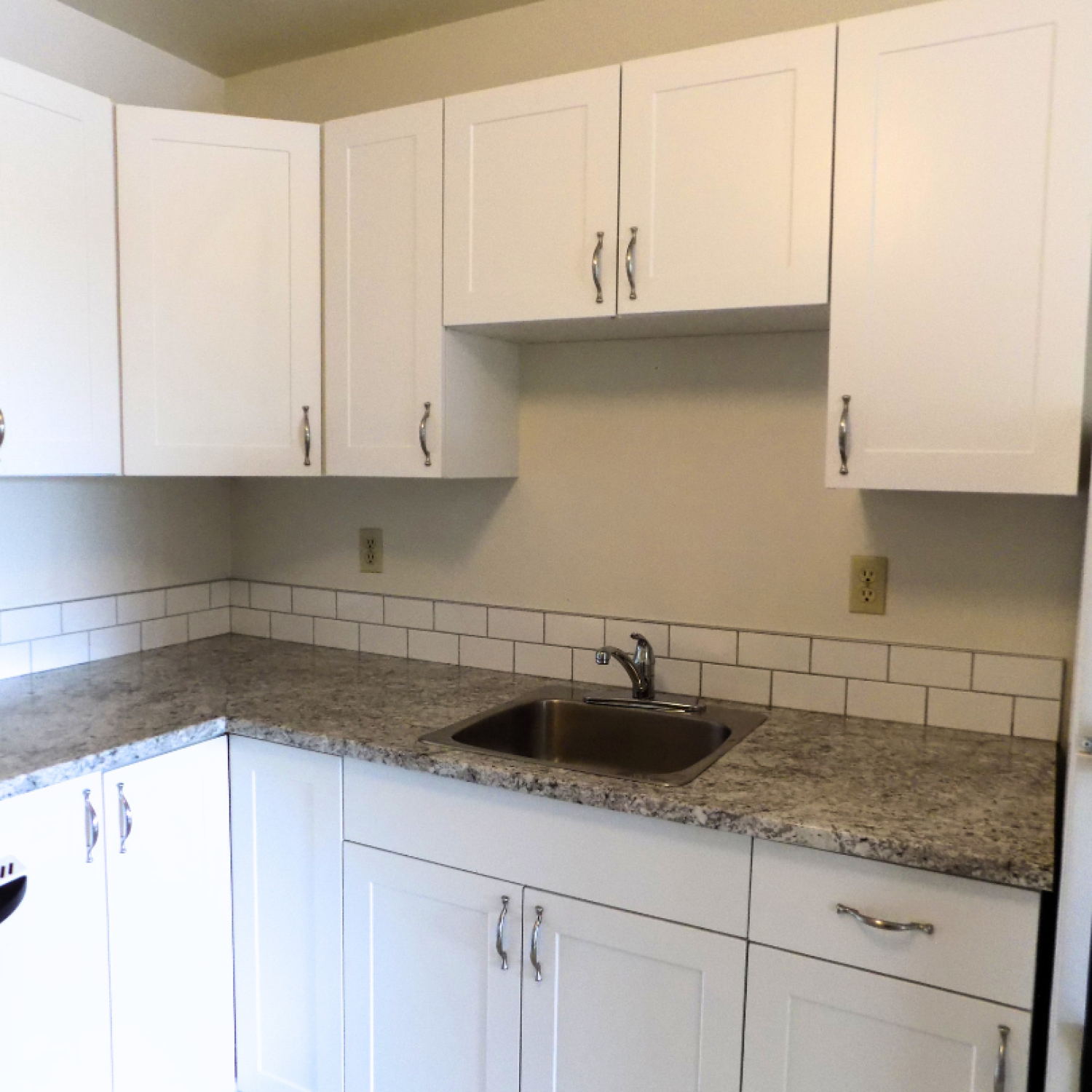 2 A-508 1bed Kitchen2