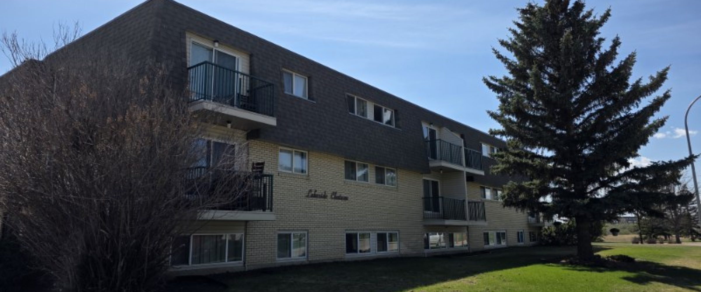 Lakeside Chateau Apartments in Grande Prairie, AB owned by Equity Rentals Ltd.